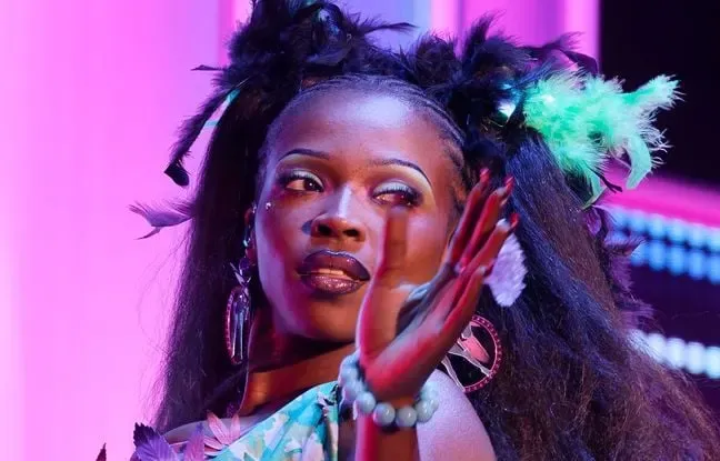 Controversy Erupts Over Ino Casablanca's Performance at Theodora's Concert